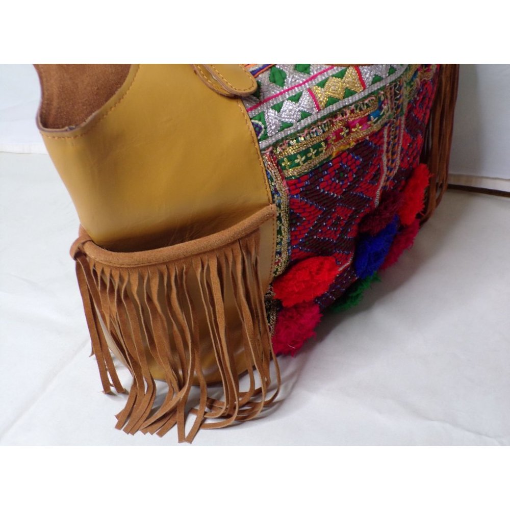 🆕 VINTAGE ADDICTION Large Leather Embroidered Pom Pom Fringe Tote Bag - Picture 5 of 7